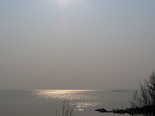 forest-fire-smoke-in-evening-sun-over-lake