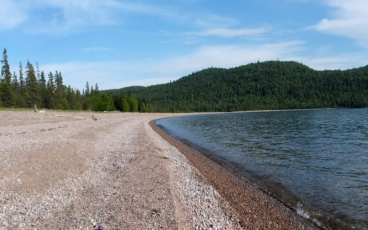 gravel-beach-of-old-woman-bay (1280x800)